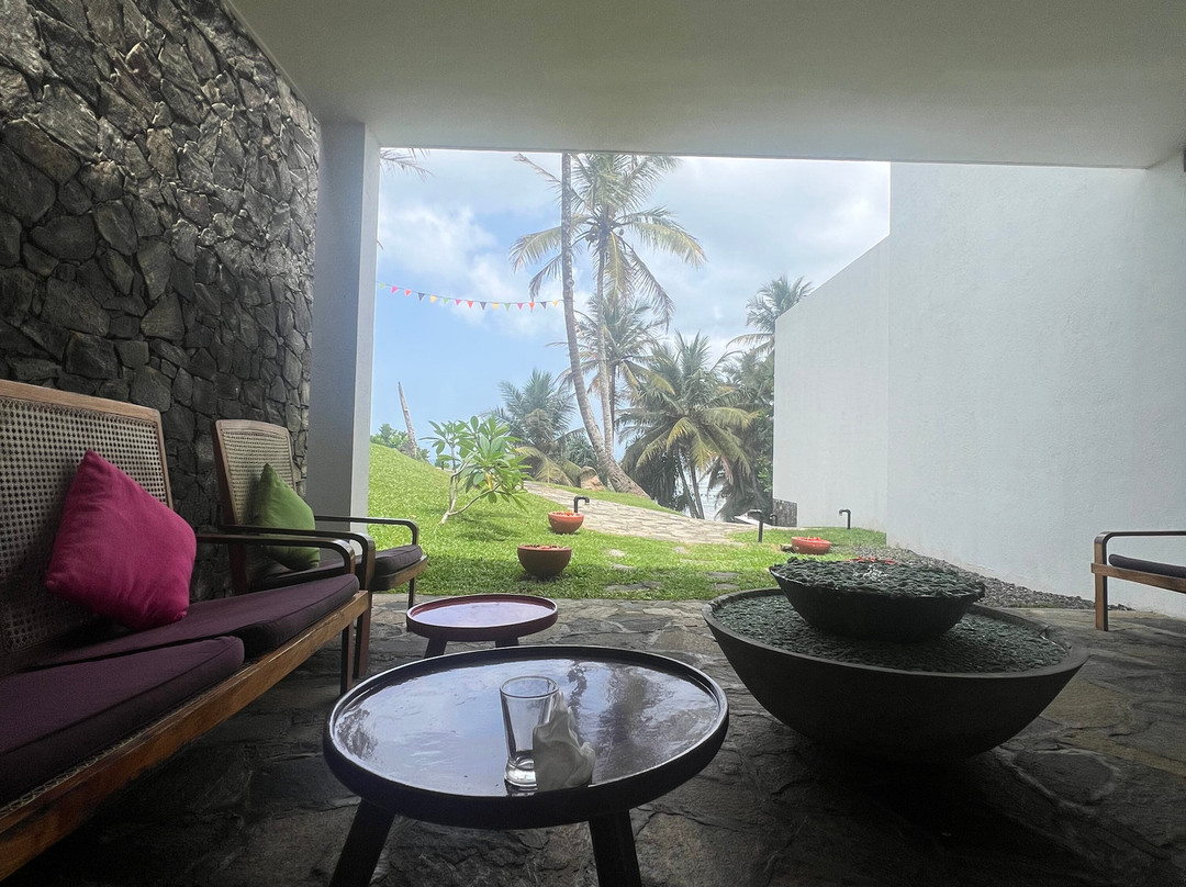 Underneath The Mango Tree主图