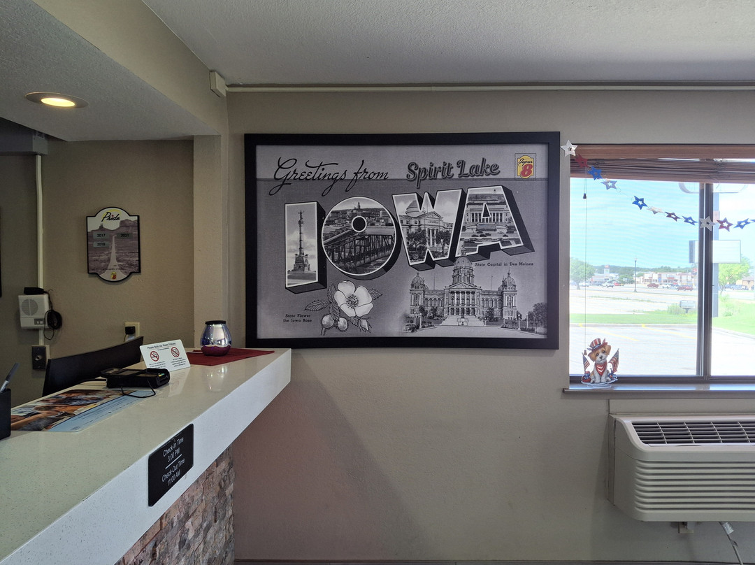 Super 8 by Wyndham Spirit Lake/Okoboji主图