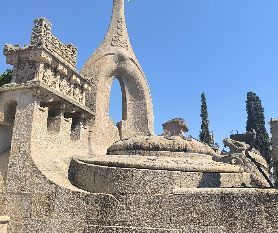 Modernist Cemetery-犹兰特德玛必去景点