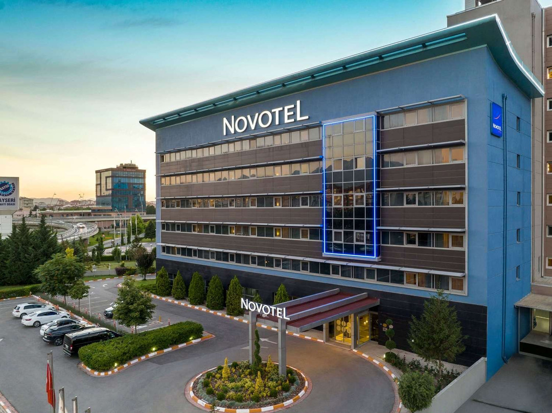 开塞利诺富特酒店主图