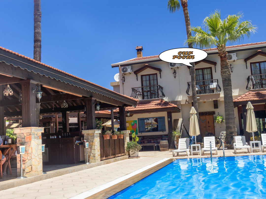 Almond Holiday Village主图