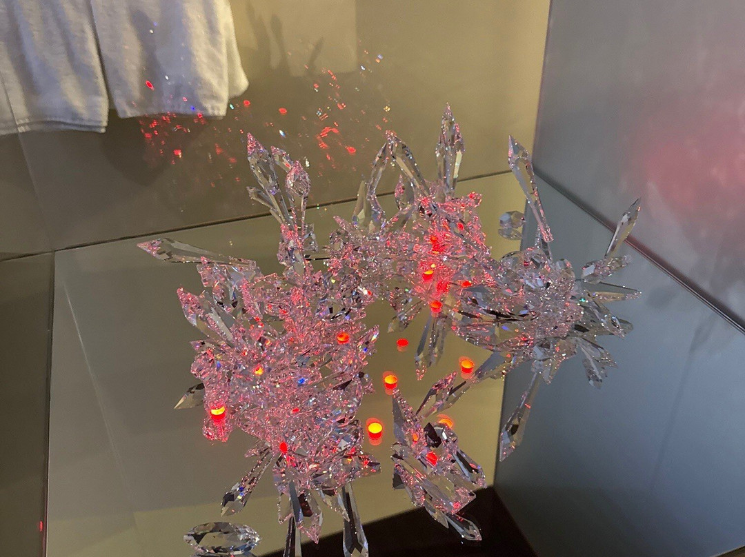 闪奕山庄度假酒店主图