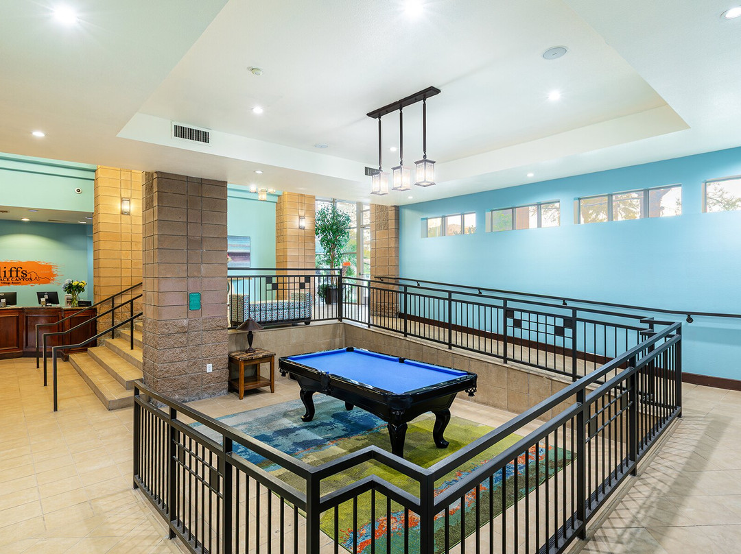 宁静峡谷悬崖酒店主图