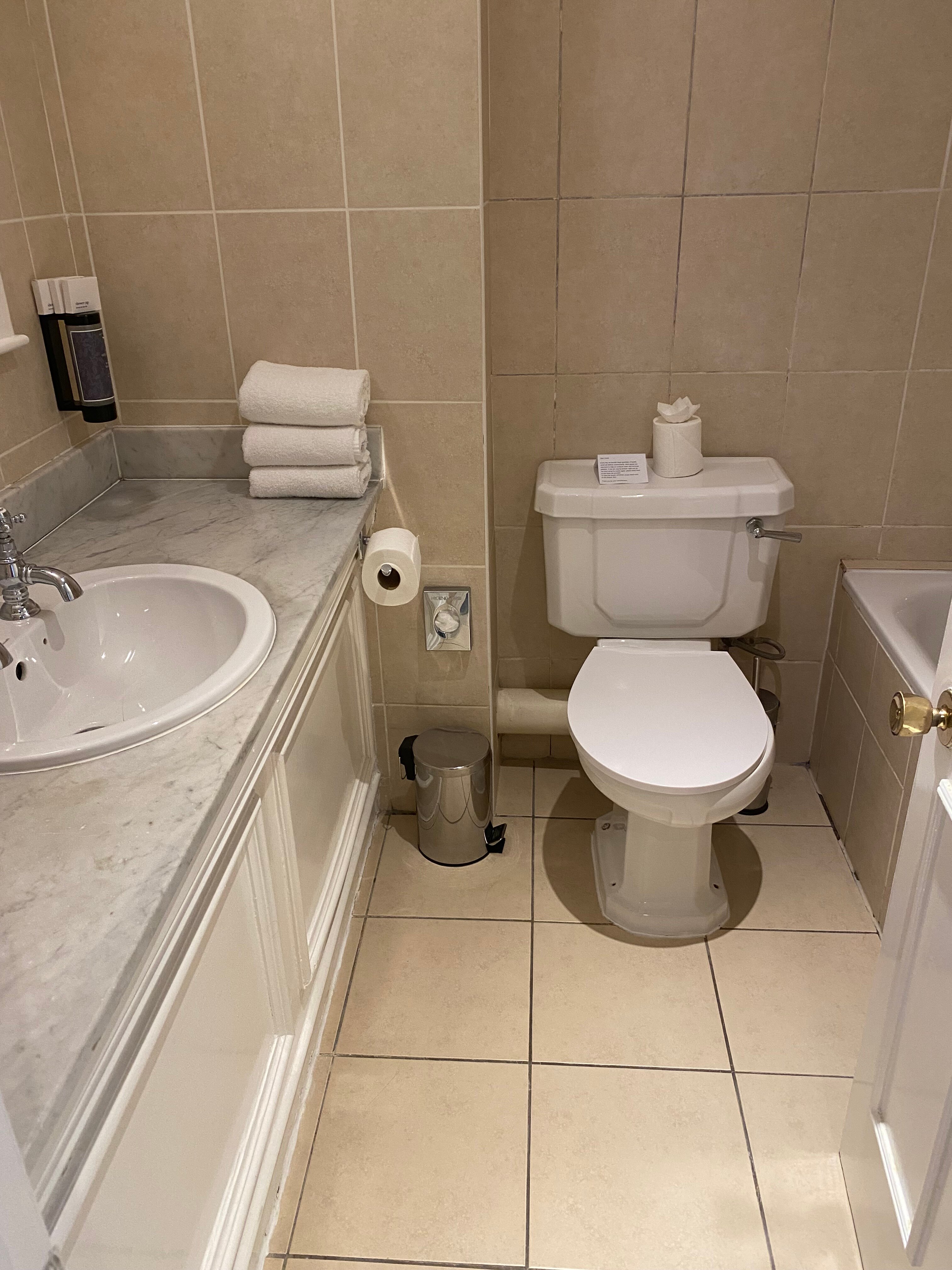 The Glenview Hotel & Leisure Club-浴室