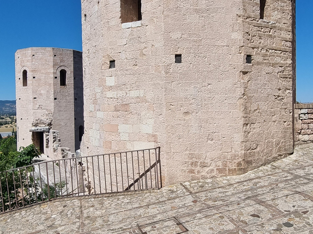 Torri di Properzio e Porta Venere-Spello必去景点