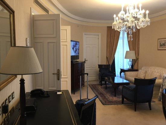 威斯汀皇宫酒店主图