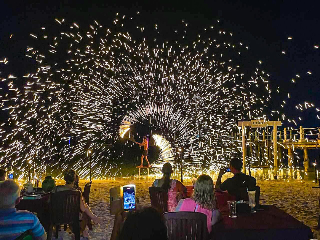 Eden Beach Resort By EHM主图