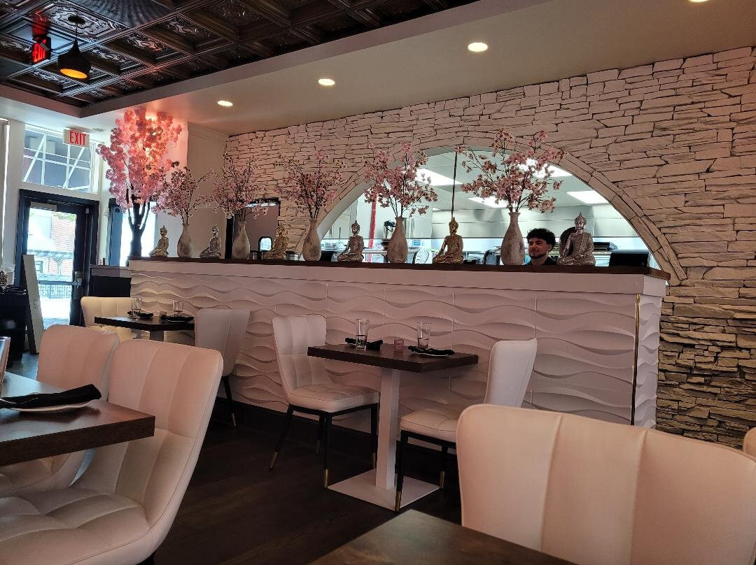 Hot Tuna Wok & Roll Bar