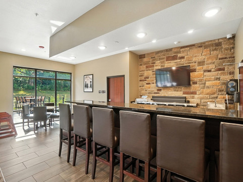 Cobblestone Hotel & Suites - Bellefontaine