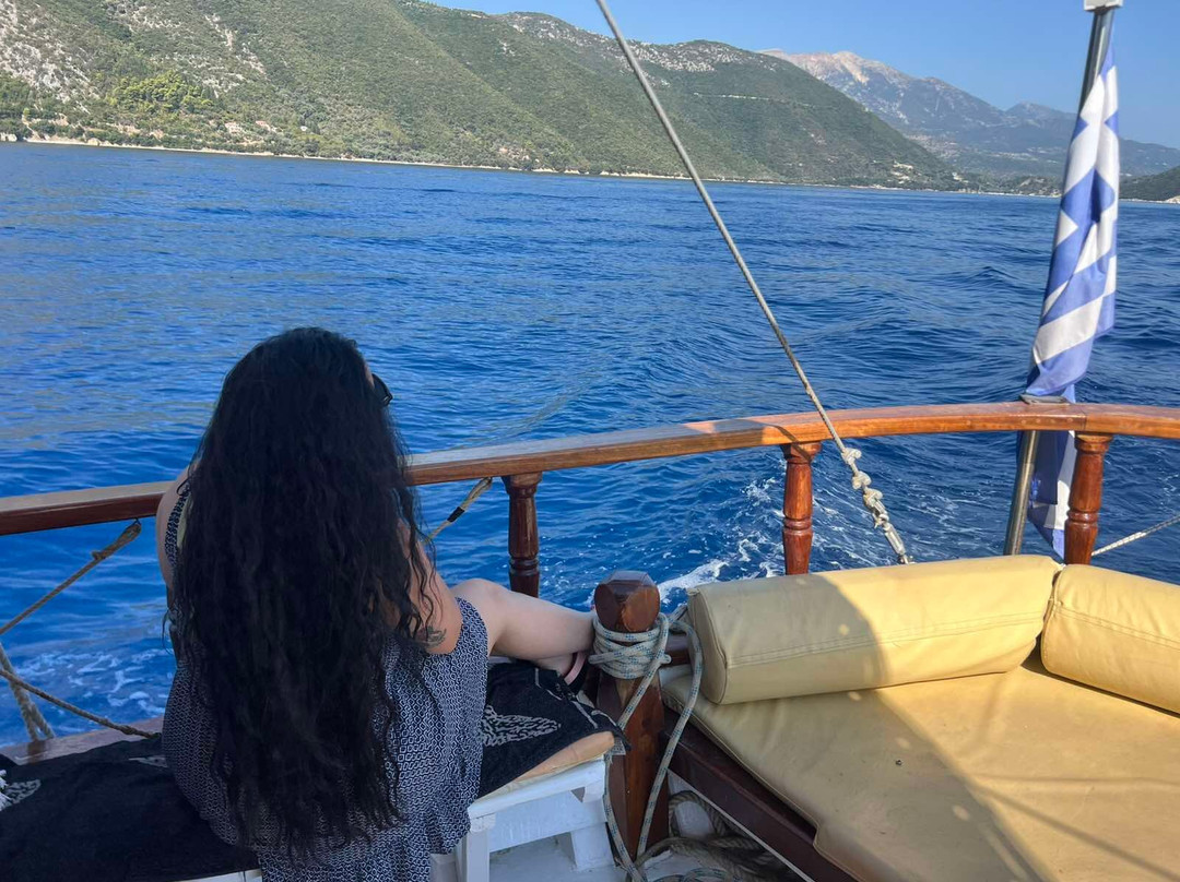 Papanikolis Cruise Boat-Nidri必去景点