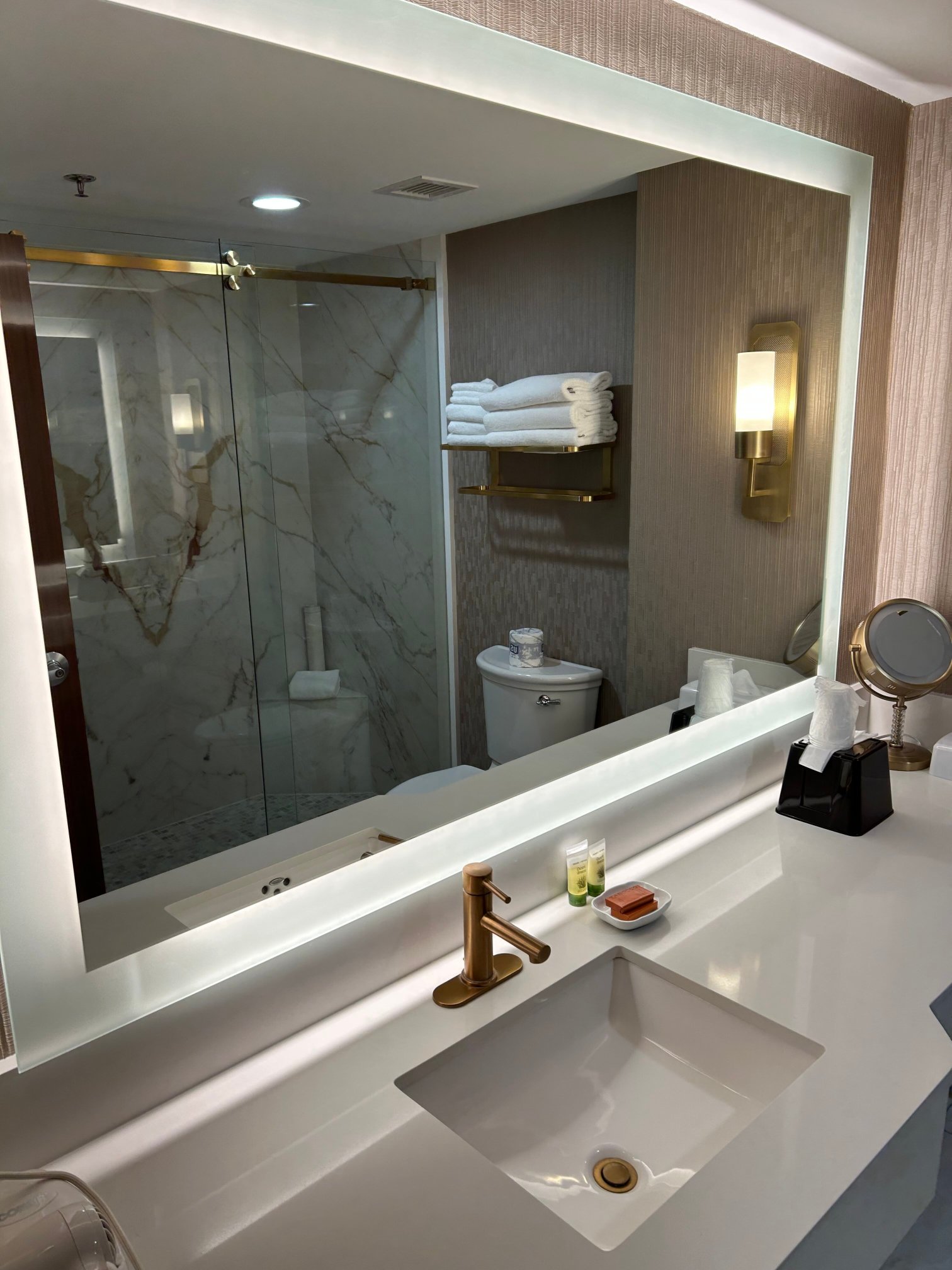 Peppermill Wendover Hotel Casino-浴室