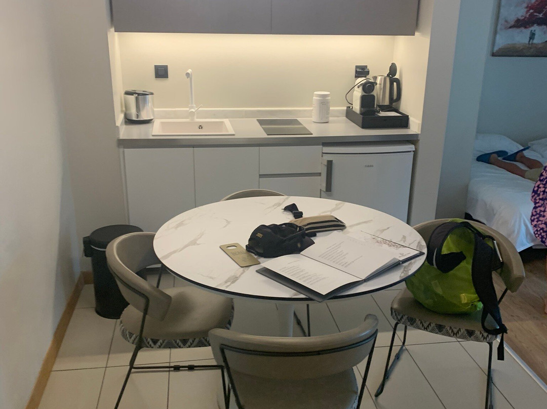 布雷泽套房酒店主图