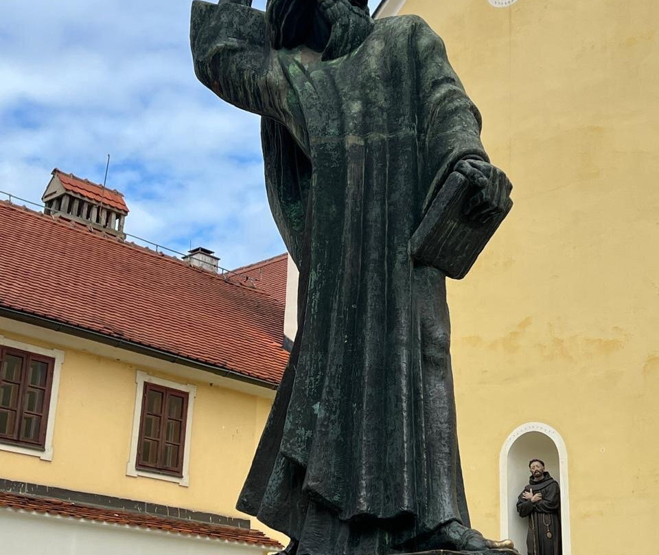 Grgur Ninski Statue-Varazdin必去景点