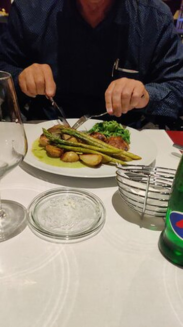 布拉格宫酒店主图