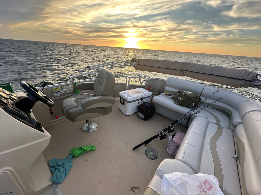 Charlie’s Boat Rentals-Waves必去景点