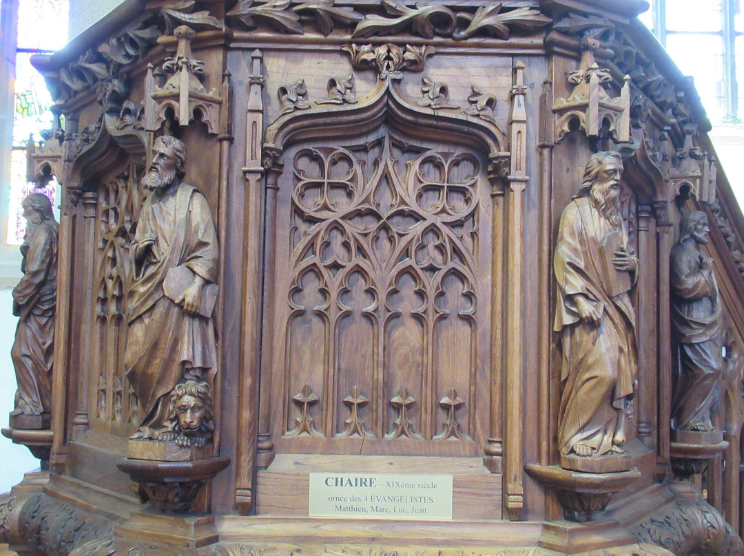 Eglise Saint-Julien-Chateauneuf du Faou必去景点