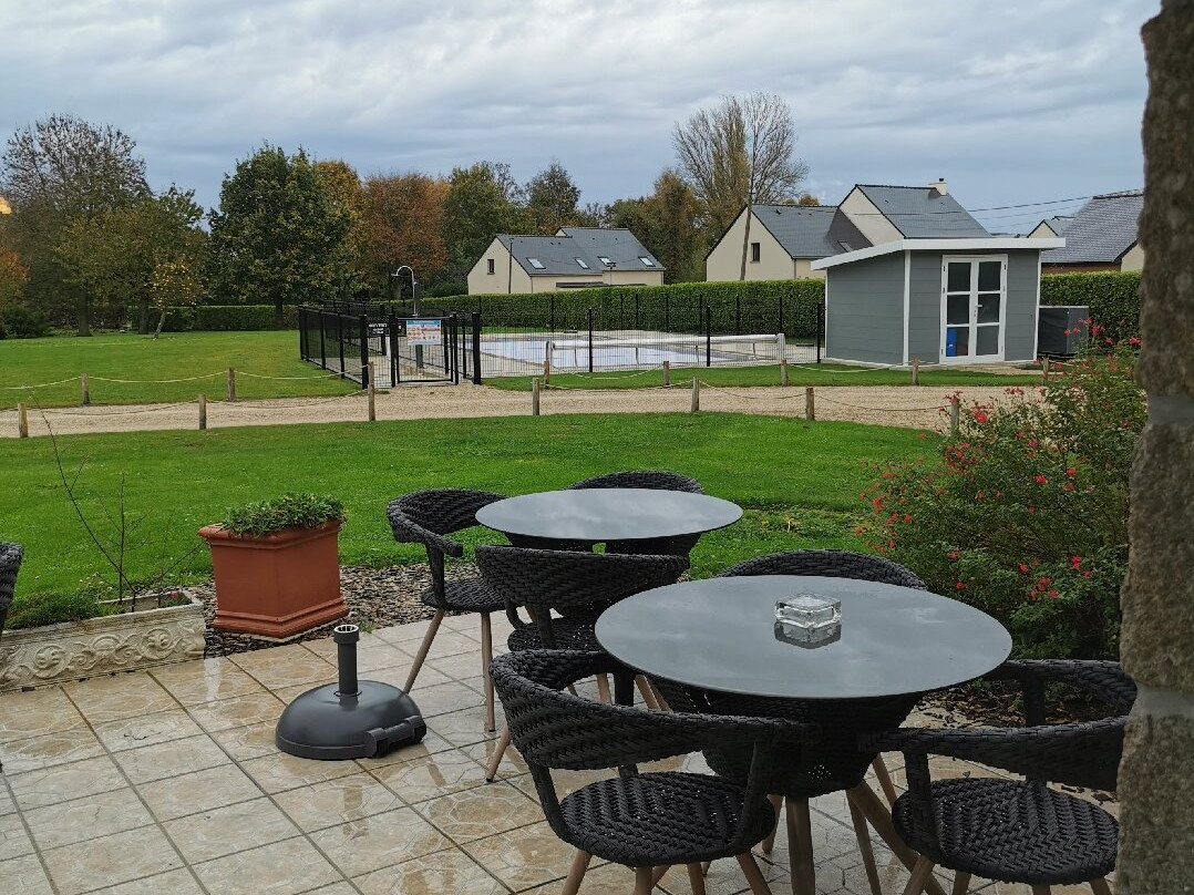 查特利尔酒店主图