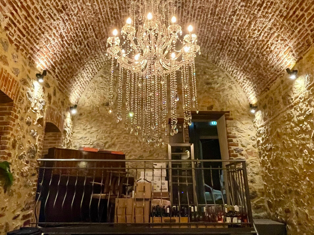 Abraam's Wines & Tales