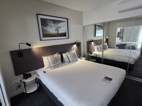 奥朗日奎斯特酒店主图