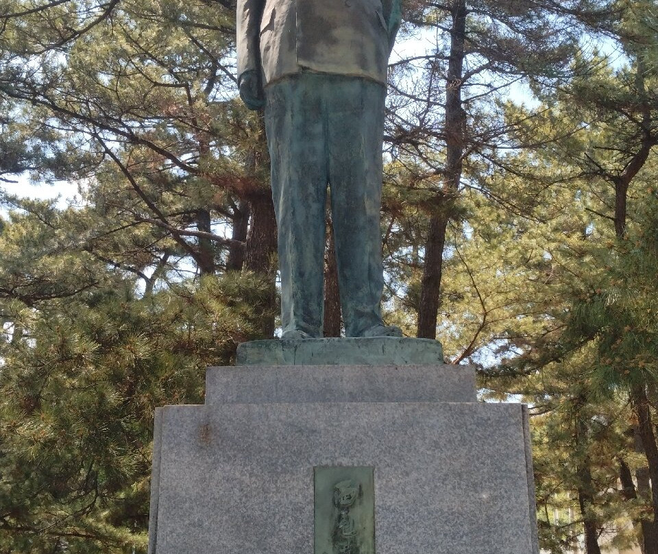 Statue of Professor Suehiro Nishio-Megi-jma必去景点