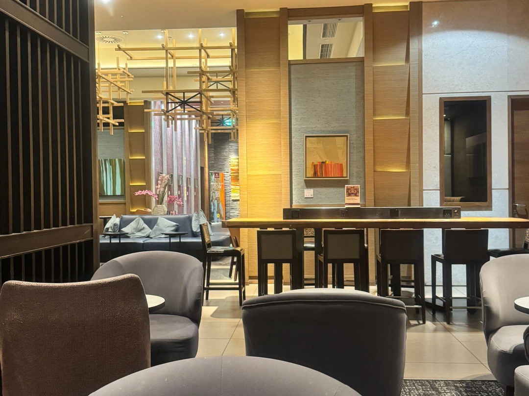 Plaza Premium Lounge Heathrow T2 Departures-伦敦必去景点