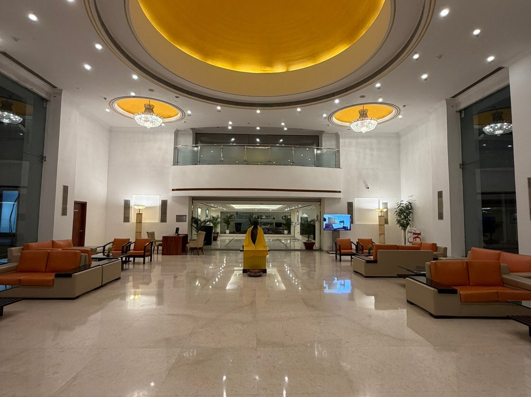 Royal Sarovar Portico主图