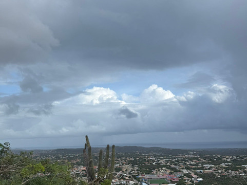 Hooiberg Hill Night Hike-奥腊涅斯塔德必去景点