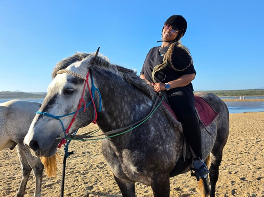 Featherfoot Beach Horse Trails & Riding School-杰佛瑞湾必去景点