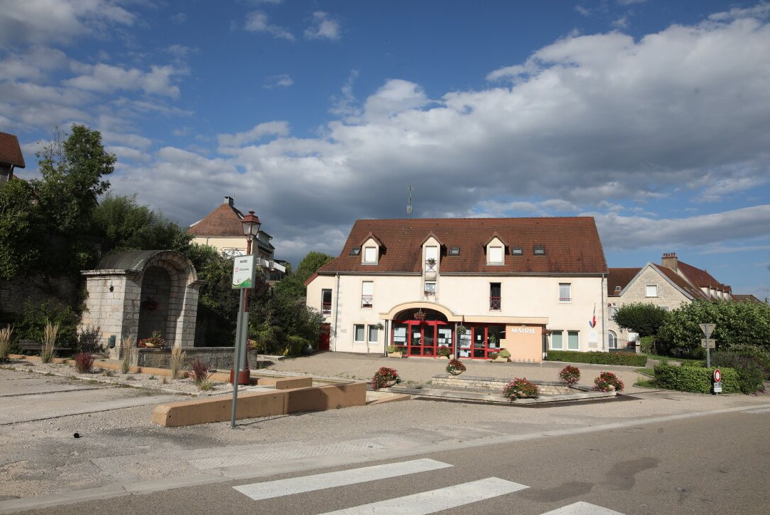 Le lavoir de Brevans et sa fontaine-Brevans必去景点