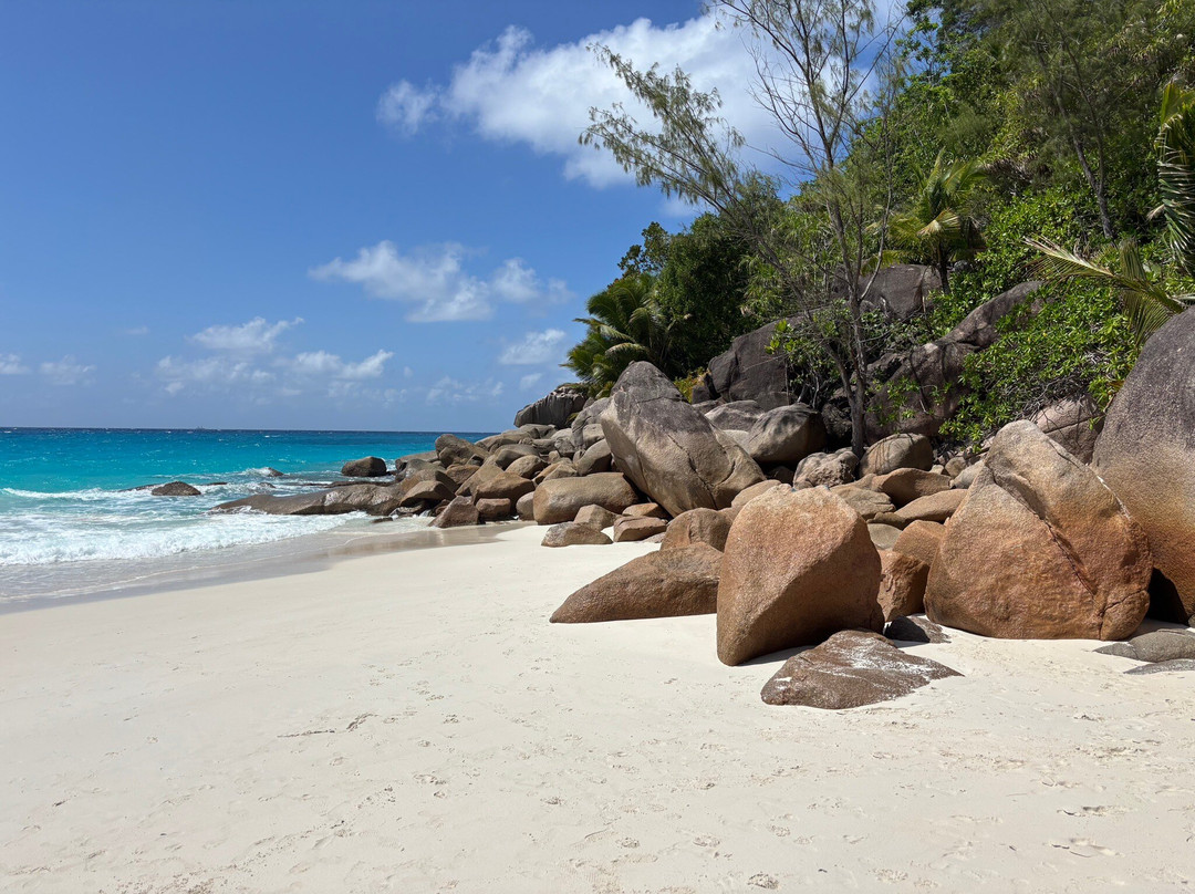 乔吉特沙滩-普拉兰岛必去景点