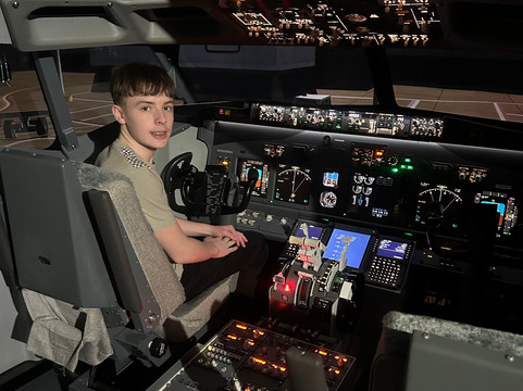 Simair737 Flight Simulators-切尔滕纳姆必去景点