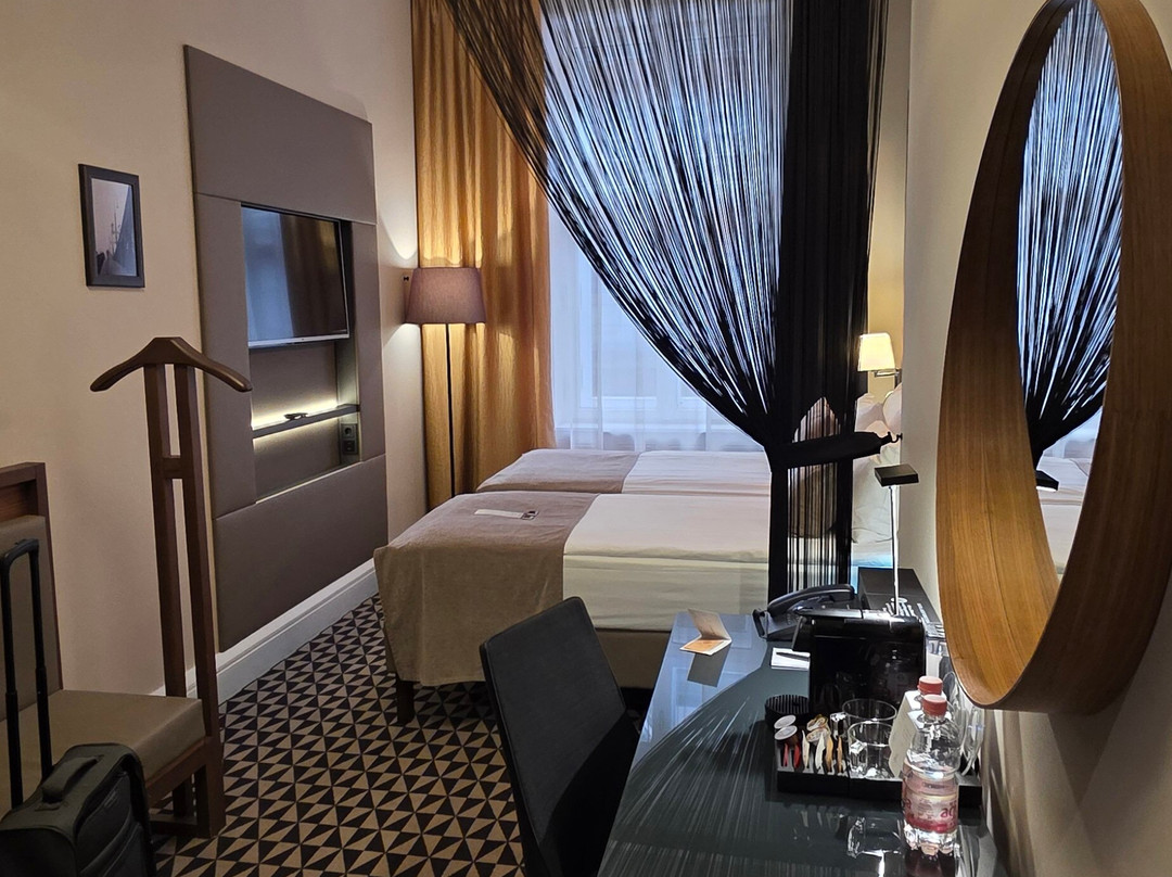 布达佩斯时光酒店主图