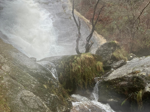 Fervenza Do Escouridal-Alfoz必去景点