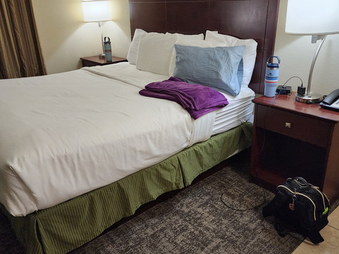 圆石套房酒店-布罗肯鲍主图