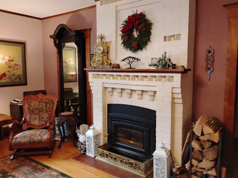 疯狂河旅馆主图