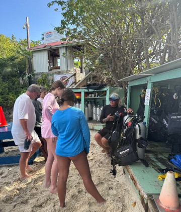 CWORI Dive Center-Smith Bay必去景点