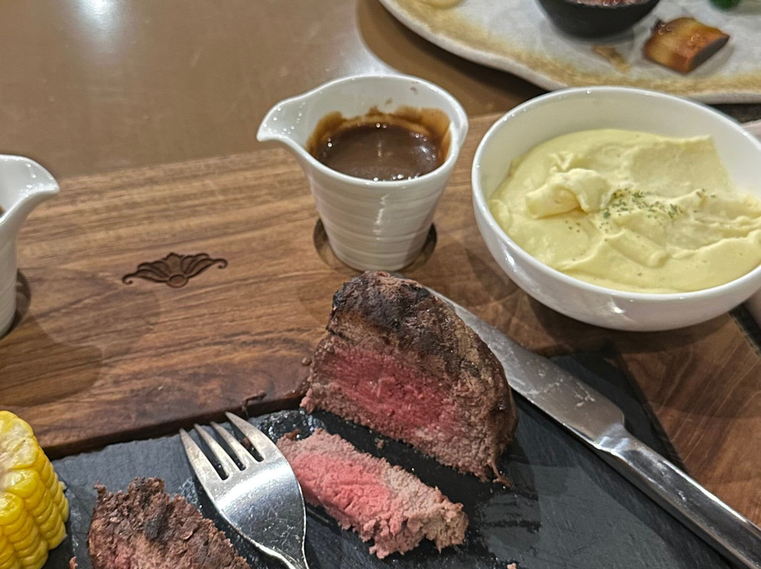 三宝垄特雷姆酒店主图