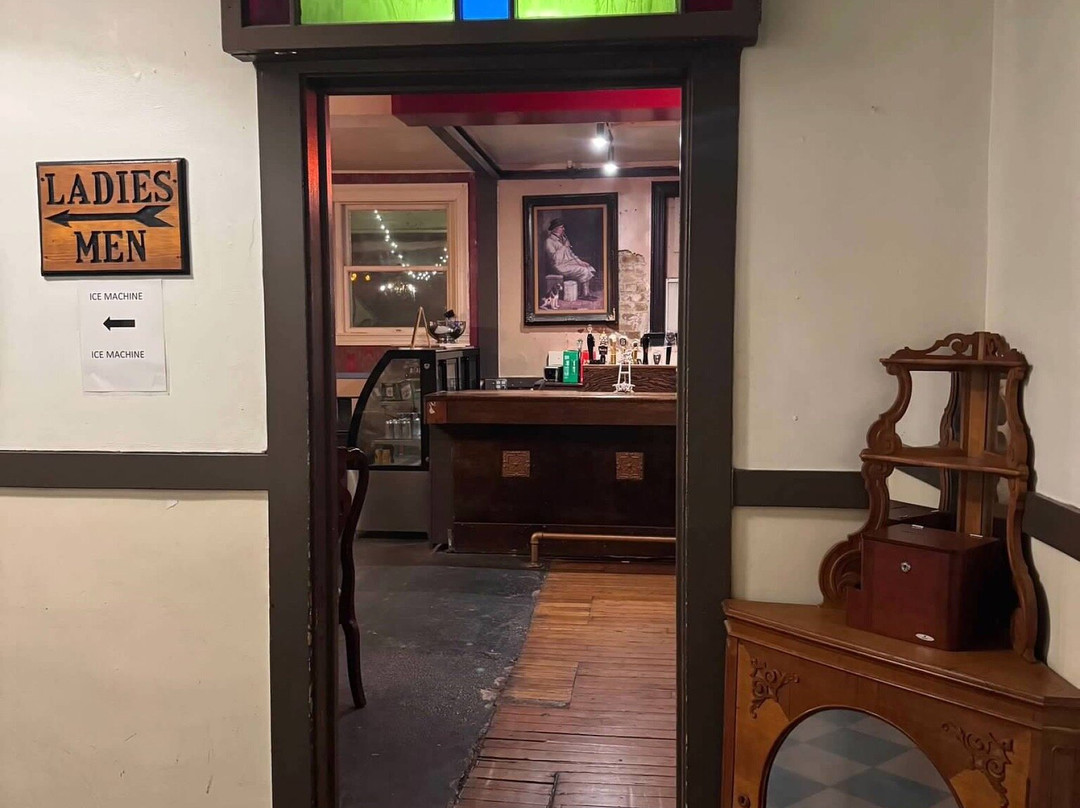 青铜皇后大酒店主图