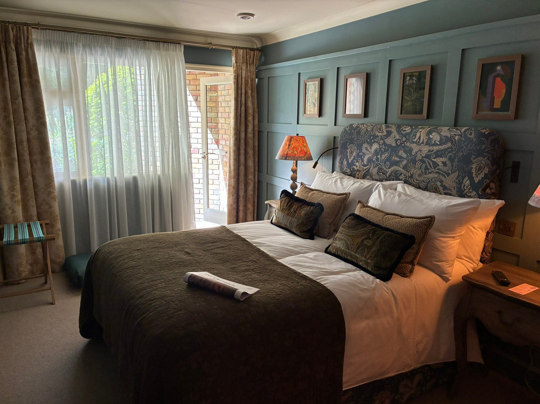 Potters Heron Hotel