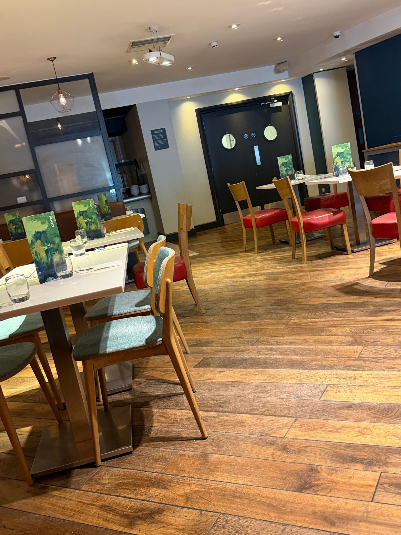 Holiday Inn 读南M4，JCT.11-旅行者