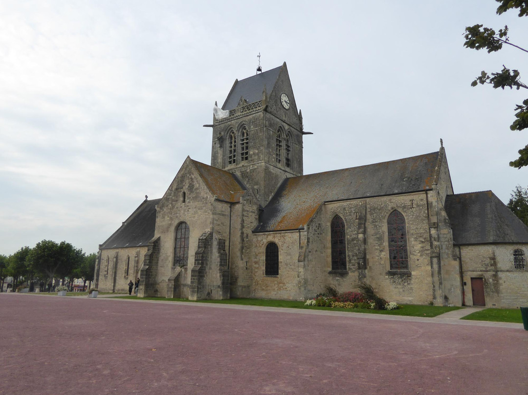 Sainte-Mere-Eglise Church-Sainte-Mere-Eglise必去景点
