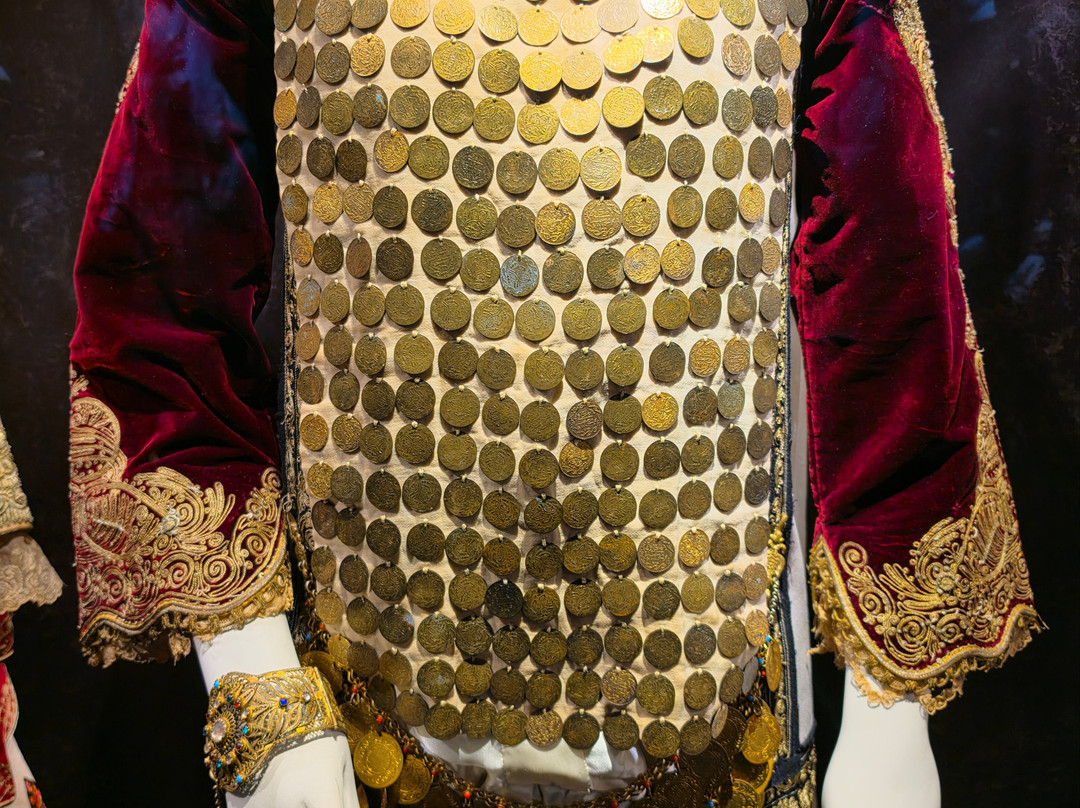 Victoria G. Karelias Collection of Greek Traditional Costumes-卡拉马塔必去景点