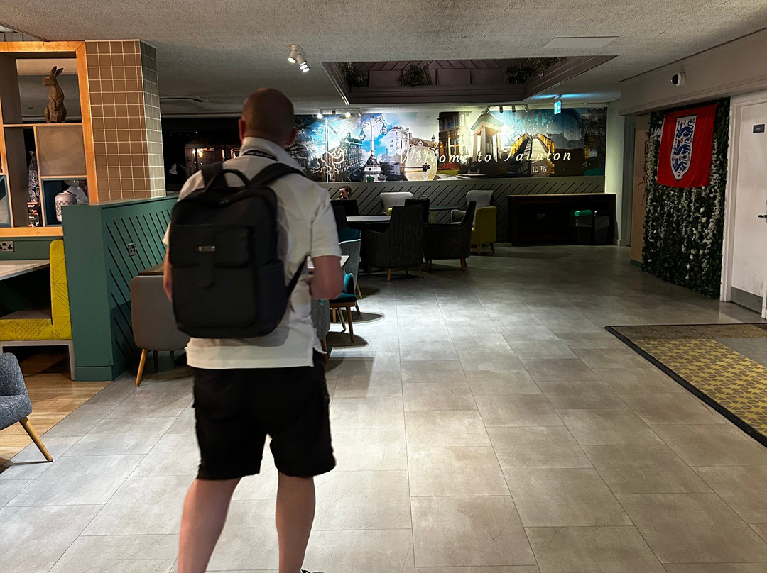 Holiday Inn 陶顿M5，JCT.25主图