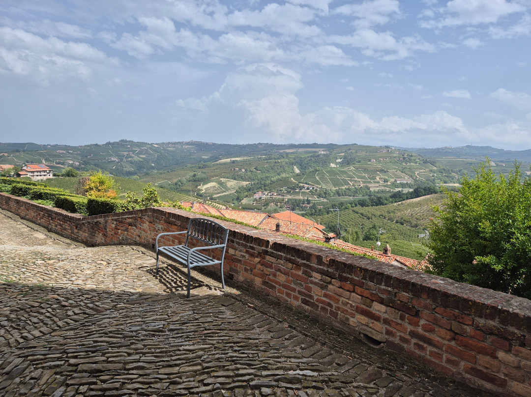 Castello di Serralunga d'Alba-塞拉伦加达尔巴必去景点