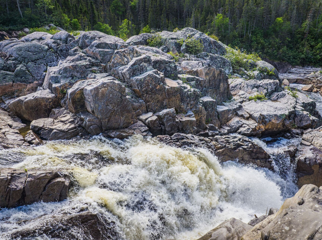 Chute Au Tonnerre-Riviere-au-Tonnerre必去景点