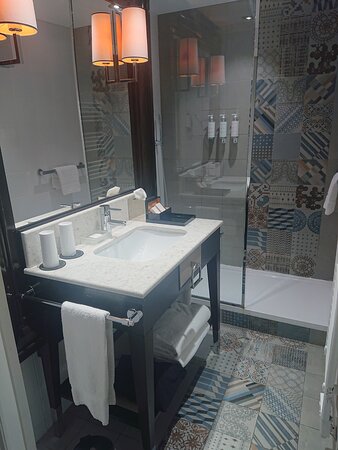 Park Hotel Grenoble - MGallery-浴室