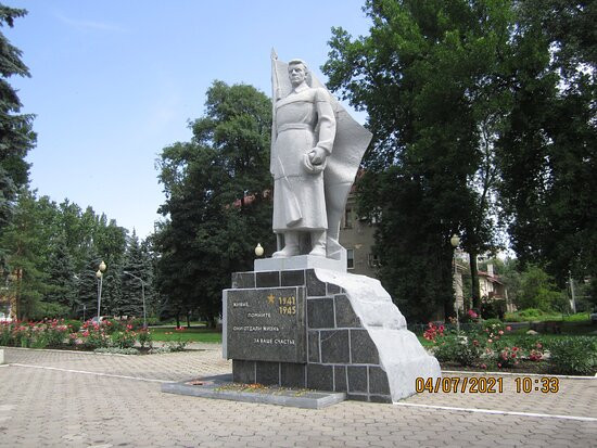 Monument to Soldiers-Liberators in Khartsyzsk-Khartsyzsk必去景点