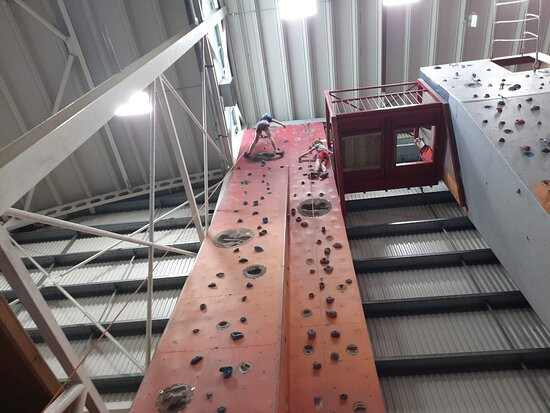 Summit Centre Climbing Wall景点图片