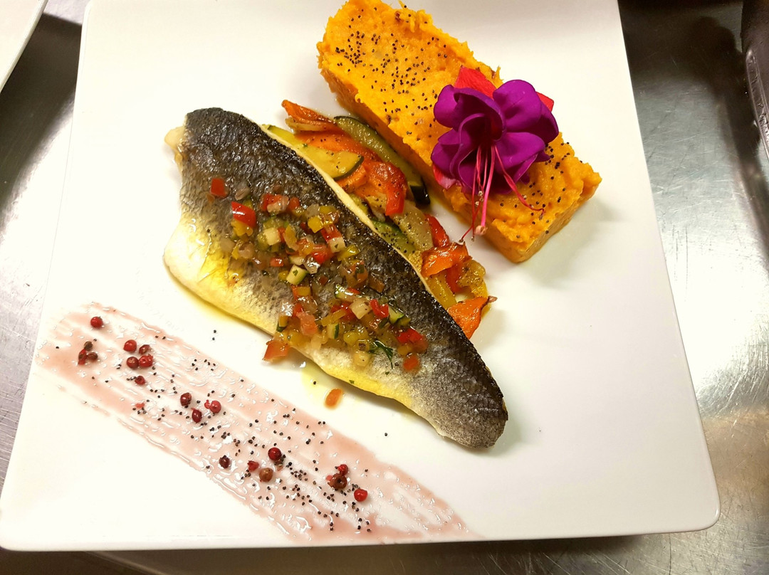 Hotel Restaurant Le Castel Fleuri主图