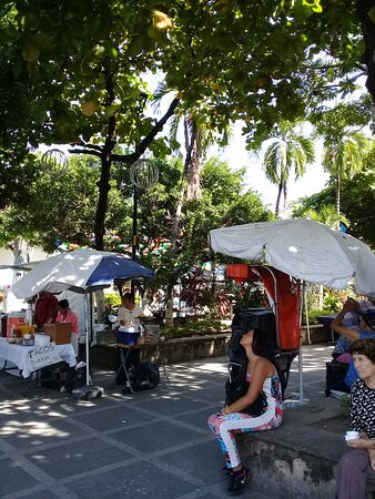 Plaza de Armas-瓦拉塔港必去景点